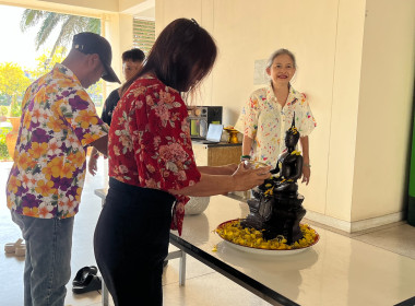 กิจกรรม “รดน้ำดำหัว” เนื่องในโอกาสวันขึ้นปีใหม่ไทย หรือ ... พารามิเตอร์รูปภาพ 10