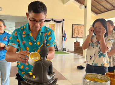 กิจกรรม “รดน้ำดำหัว” เนื่องในโอกาสวันขึ้นปีใหม่ไทย หรือ ... พารามิเตอร์รูปภาพ 15