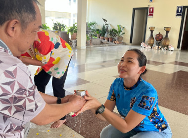 กิจกรรม “รดน้ำดำหัว” เนื่องในโอกาสวันขึ้นปีใหม่ไทย หรือ ... พารามิเตอร์รูปภาพ 16