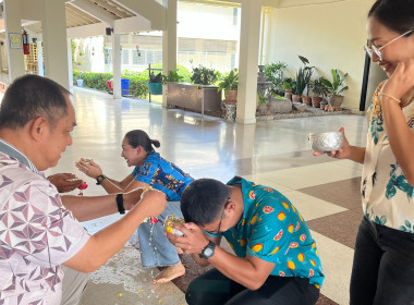 กิจกรรม “รดน้ำดำหัว” เนื่องในโอกาสวันขึ้นปีใหม่ไทย หรือ ... พารามิเตอร์รูปภาพ 18