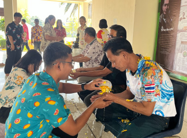 กิจกรรม “รดน้ำดำหัว” เนื่องในโอกาสวันขึ้นปีใหม่ไทย หรือ ... พารามิเตอร์รูปภาพ 20