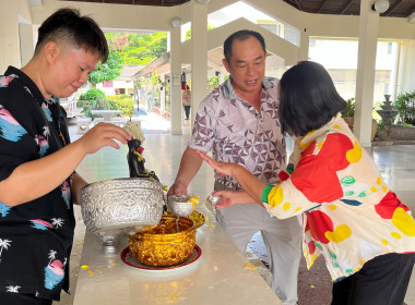 กิจกรรม “รดน้ำดำหัว” เนื่องในโอกาสวันขึ้นปีใหม่ไทย หรือ ... พารามิเตอร์รูปภาพ 31