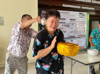 กิจกรรม “รดน้ำดำหัว” เนื่องในโอกาสวันขึ้นปีใหม่ไทย หรือ ... พารามิเตอร์รูปภาพ 38